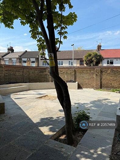 2 Bedroom Flat To Rent In Hollybush Street, London, E13