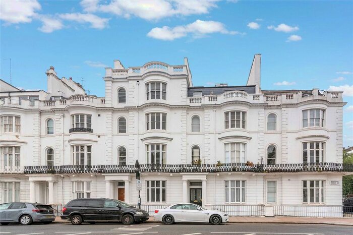 2 Bedroom Flat To Rent In Gloucester Terrace, Lancaster Gate, Hyde Park, London, W2