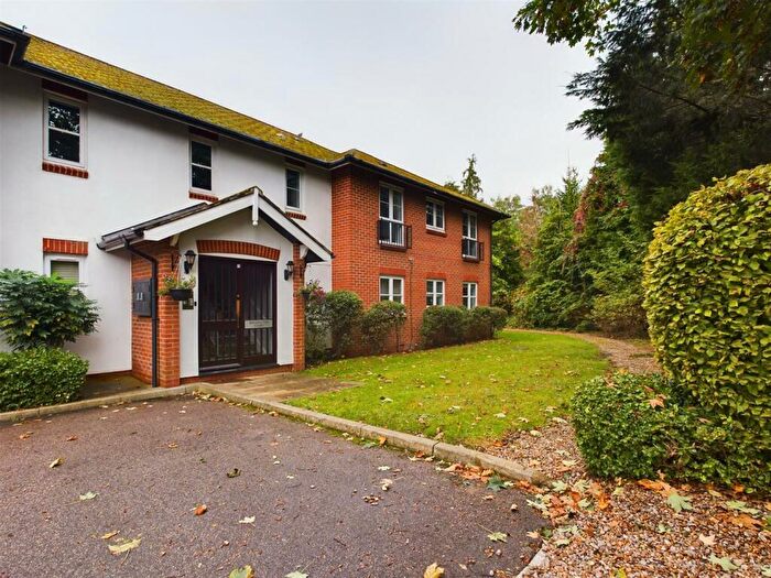 2 Bedroom Apartment To Rent In Henry Close, Enfield, EN2