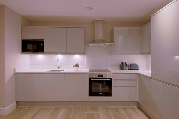 2 Bedroom Flat To Rent In Petersfield Avenue, Slough, SL2