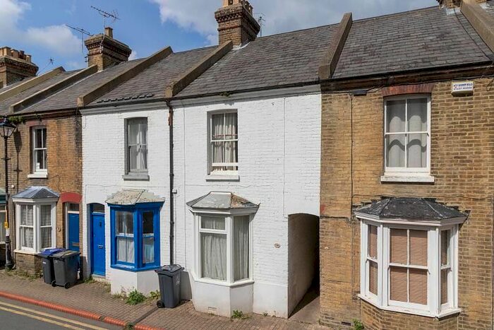 4 Bedroom Semi-Detached House To Rent In St. Peters Grove, Canterbury CT1