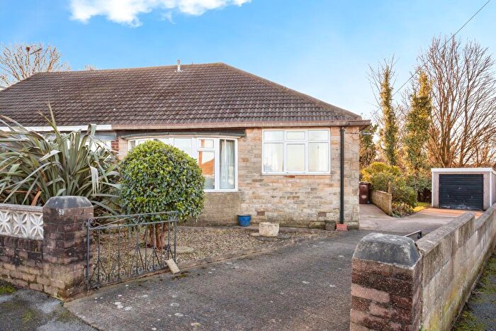 2 Bedroom Bungalow For Sale In Lulworth Avenue, Leeds, LS15