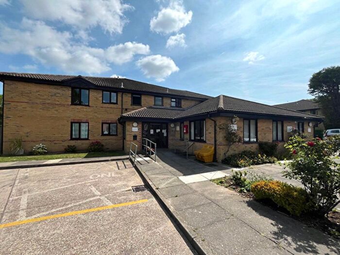 1 Bedroom Flat For Sale In Dove Close, Walderslade, Kent, ME5