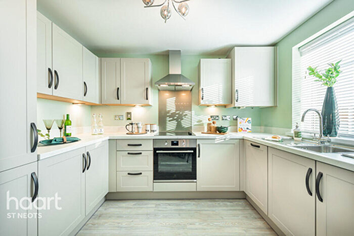3 Bedroom Semi-Detached House For Sale In Nuffield Road, St.Neots, PE19