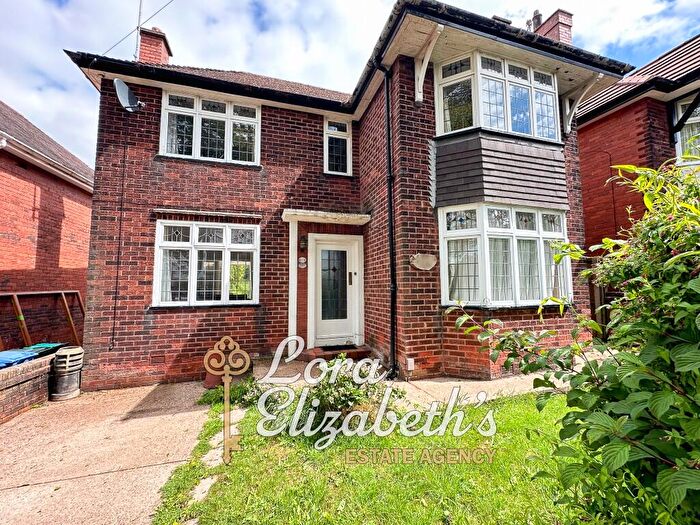 3 Bedroom Detached House For Sale In Beech Hill Crescent, Mansfield, Nottinghamshire, NG19