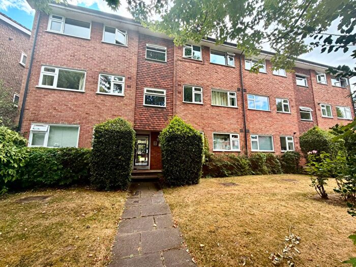 1 Bedroom Penthouse To Rent In Lovelace Gardens, Surbiton, London, KT6