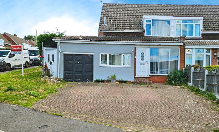 3 Bedroom Semi-Detached House For Sale In Ross Heights, Rowley Regis, B65