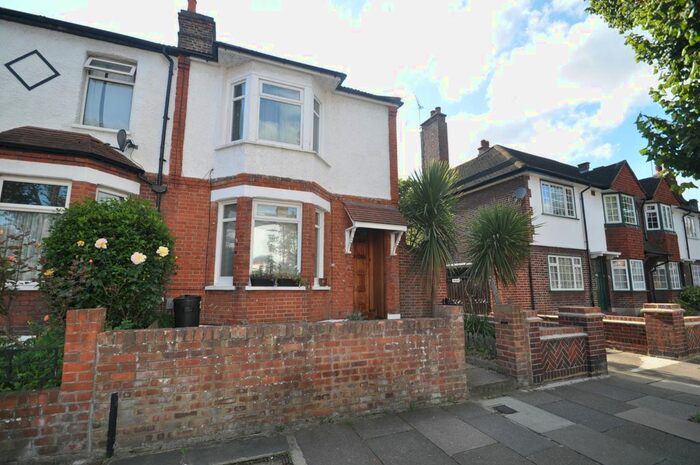 2 Bedroom Semi-Detached House To Rent In Gumleigh Road, Ealing, Ealing, W5