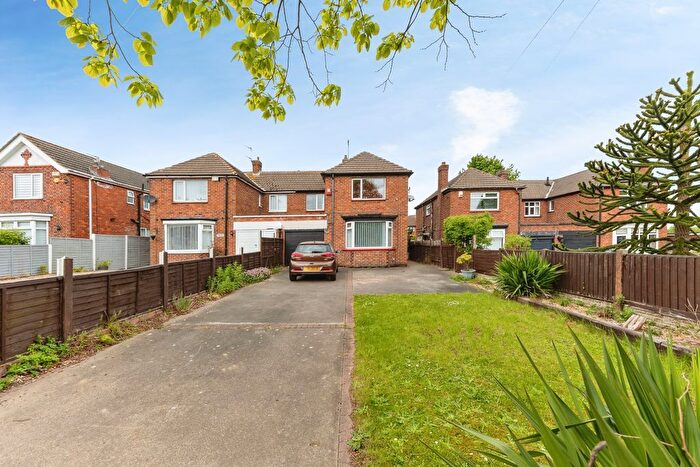 3 Bedroom Semi-Detached House For Sale In Laceby Road, Grimsby, DN34