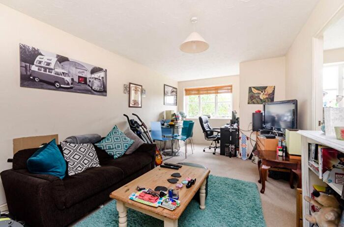1 Bedroom Flat To Rent In Winery Lane, Kingston, Kingston Upon Thames, KT1