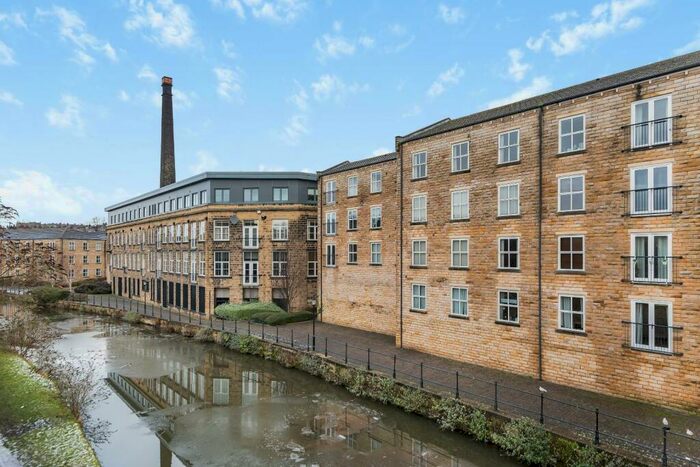 2 Bedroom Flat To Rent In Britannia Wharf, Bingley, West Yorkshire, Uk, BD16