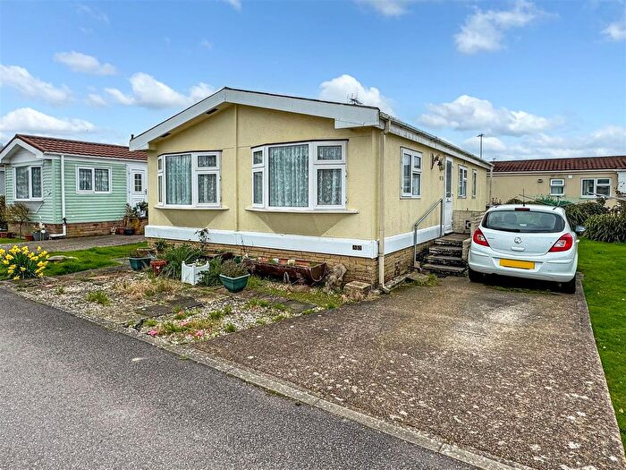 3 Bedroom Park Home For Sale In Thornlea Park, Littlehampton, BN17