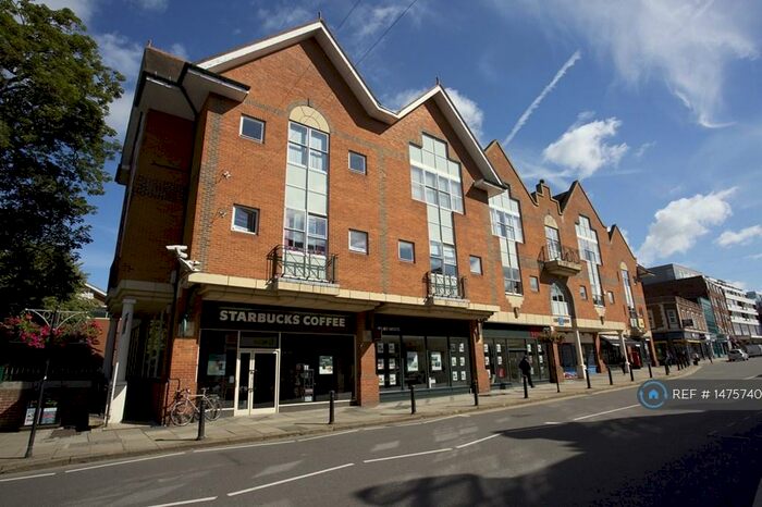 1 Bedroom Flat To Rent In The Royals, Guildford, GU1