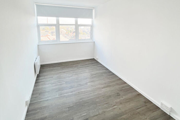 2 Bedroom Apartment To Rent In Apple Building, M40