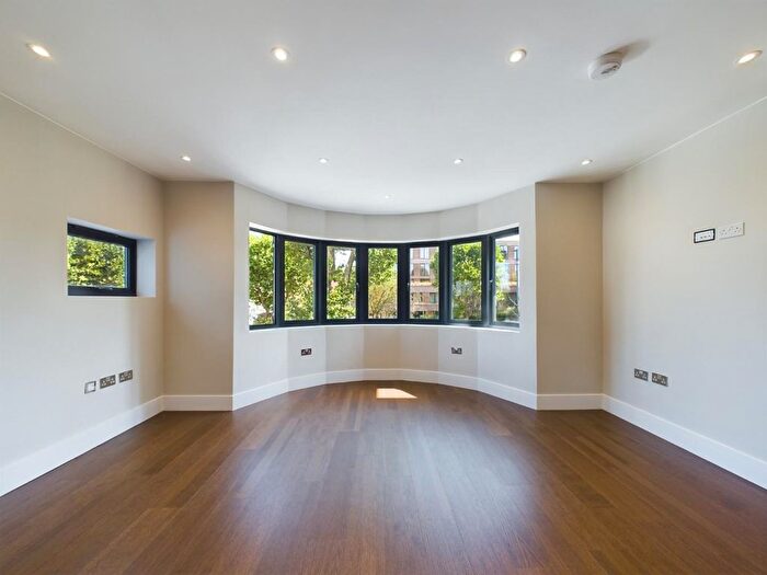 1 Bedroom Flat For Sale In Brondesbury Park, London, NW6