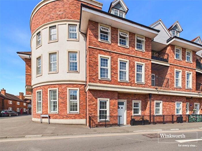 2 Bedroom Apartment To Rent In Saxons Court, Peach Street, Wokingham, Berkshire, RG40