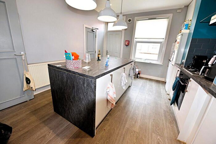4 Bedroom House To Rent In Hessle Avenue, LS6