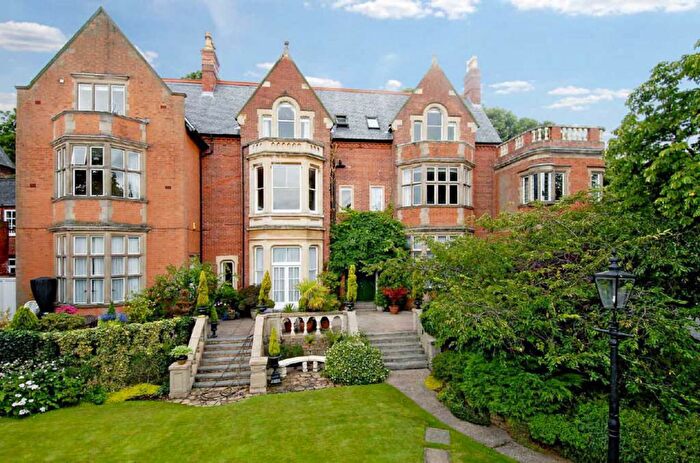 2 Bedroom Flat For Sale In Newcastle Court, The Park, NG7