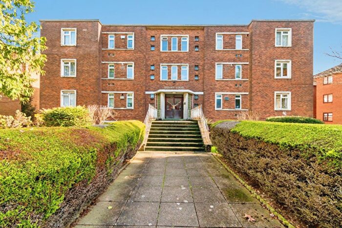 2 Bedroom Flat For Sale In Hill Lane, Southampton, Hampshire, SO15