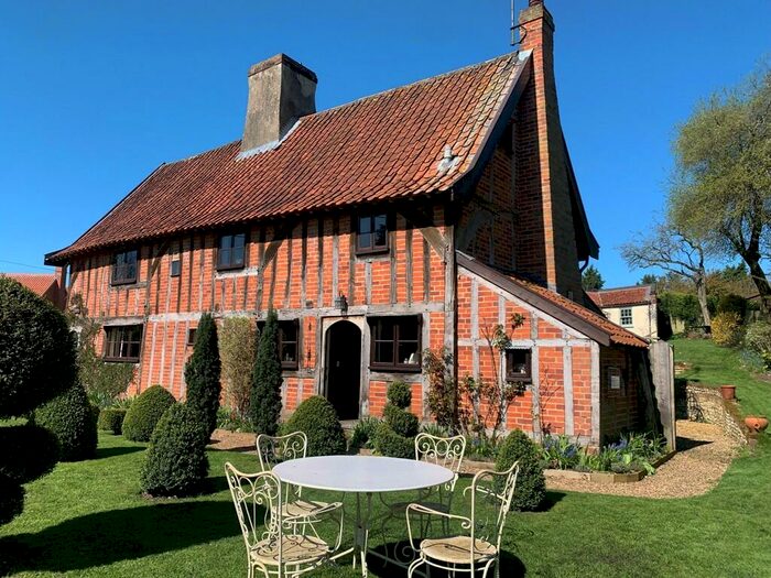 6 Bedroom Cottage For Sale In East Bilney, NR20