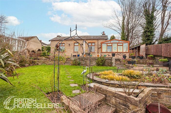 3 Bedroom Bungalow For Sale In Waltroyd Road, Cleckheaton, West Yorkshire, BD19