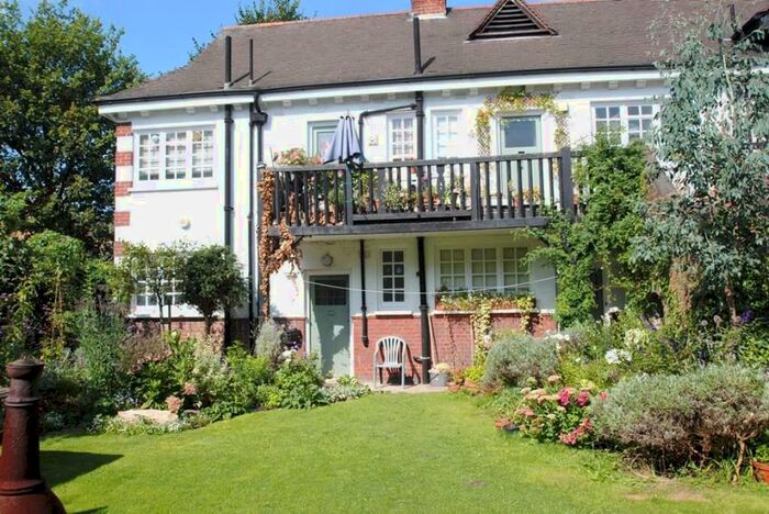 1 Bedroom Flat To Rent In The Quadrangle, SE24