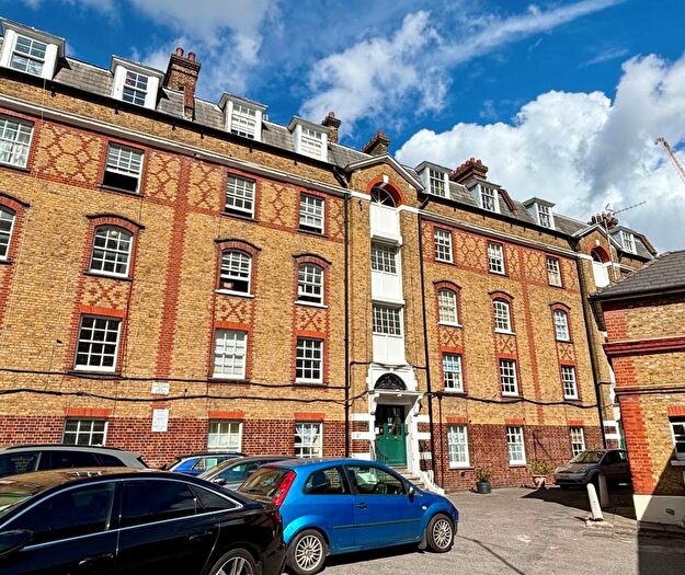 2 Bedroom Flat For Sale In Wellington Buildings, Wellington Way, London, E3