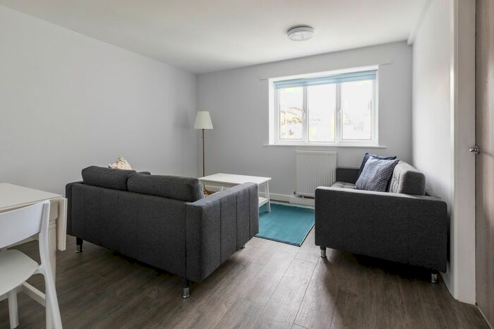 4 Bedroom Flat To Rent In Shadwell, London, E1