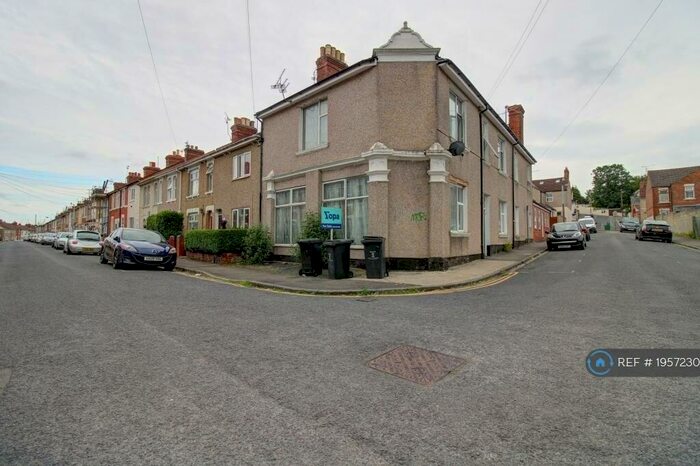 6 Bedroom Terraced House To Rent In Albion Street, Swindon, SN1