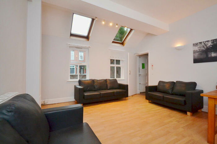 7 Bedroom Terraced House To Rent In Whitby Avenue, Fallowfield, Manchester, M14