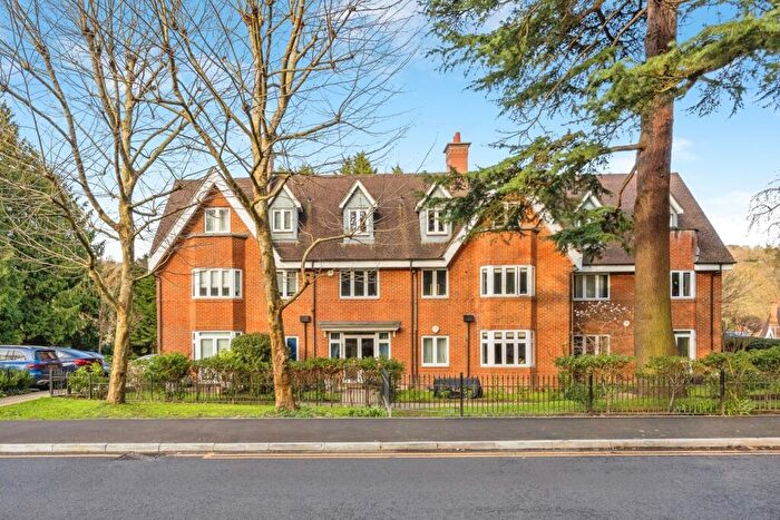 2 Bedroom Flat For Sale In Hayes Lane, Kenley, CR8