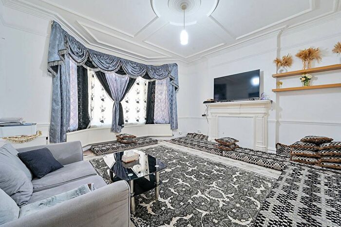 2 Bedroom Flat To Rent In Fordhook Avenue, Ealing, London, W5