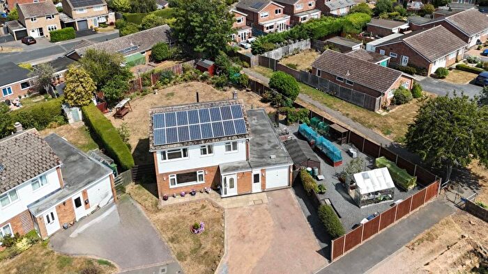 5 Bedroom Detached House For Sale In Armstrong Close, Perry, PE28