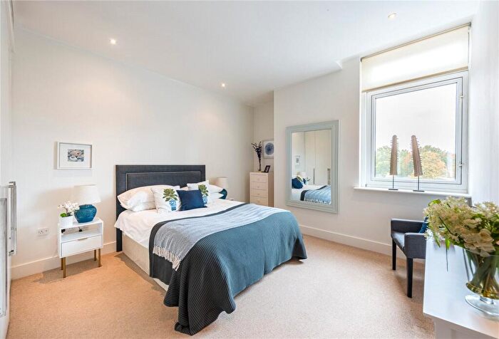 2 Bedroom Apartment For Sale In Waterfront House, London, SW11