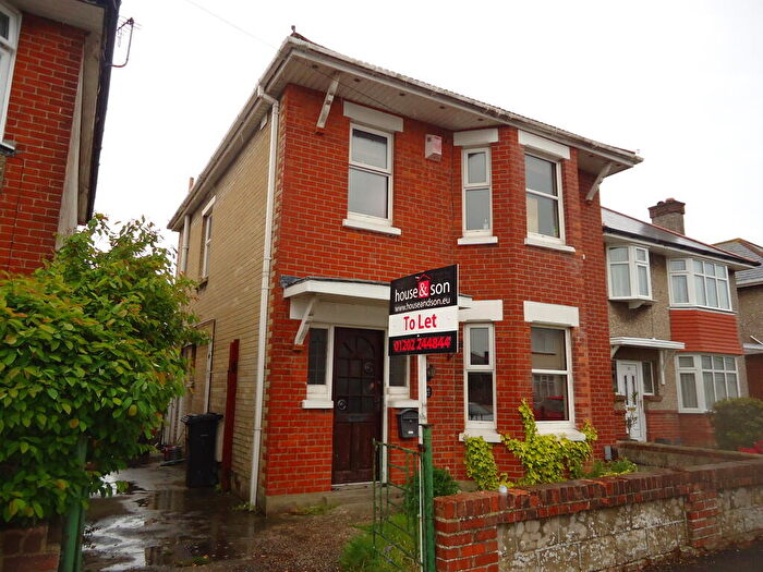 4 Bedroom Detached House To Rent In Beswick Avenue, Ensbury Park, Bournemouth, BH10