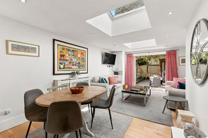 2 Bedroom Apartment For Sale In Lavender Gardens, London, SW11
