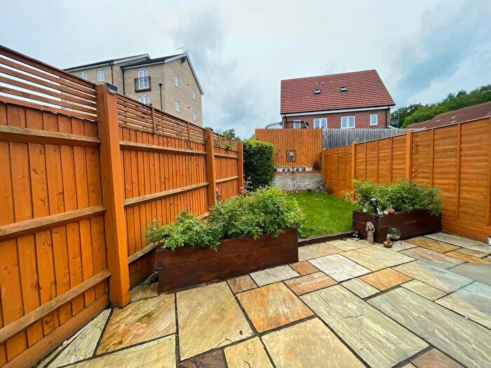 3 Bedroom End Of Terrace House To Rent In Five Oaks Lane, Chigwell, Essex, IG7