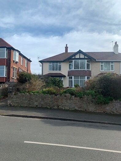 1 Bedroom Flat To Rent In College Avenue, Rhos On Sea, LL28