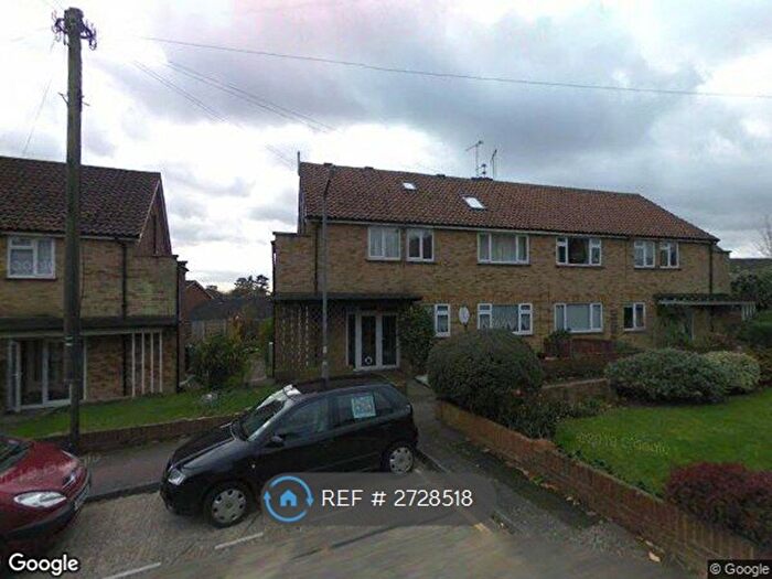 2 Bedroom Flat To Rent In Amesbury Close, Epping, CM16