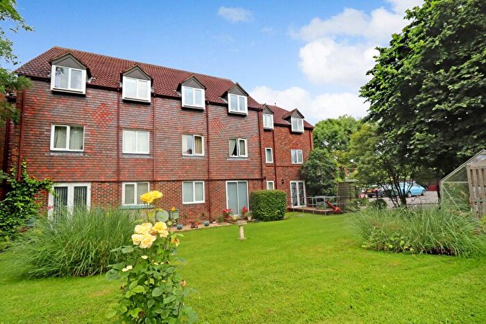 2 Bedroom Flat For Sale In Fair Oak Road, Fair Oak, SO50