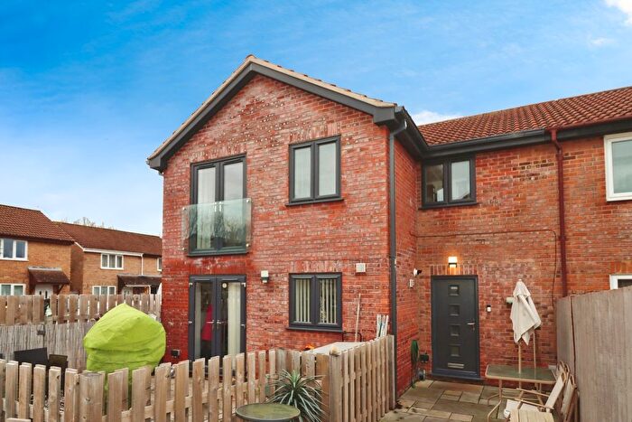 2 Bedroom Flat For Sale In Whitley Close, Yate, Bristol, Gloucestershire, BS37