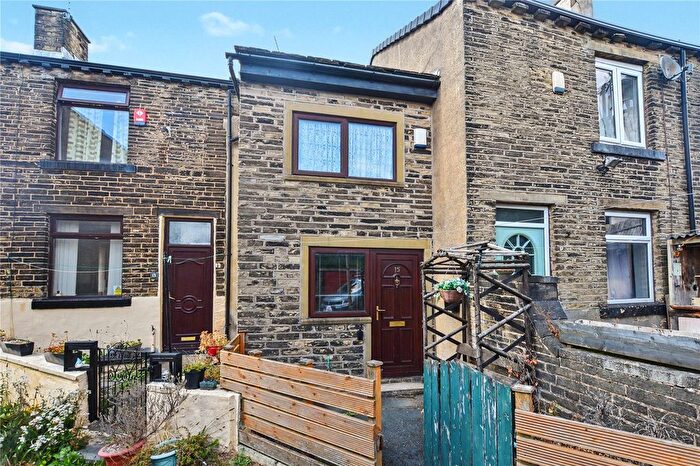 1 Bedroom Terraced House For Sale In Myers Lane, Bradford, West Yorkshire, BD2