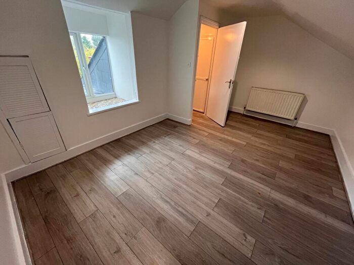 2 Bedroom Apartment To Rent In Grove Park Road, London, N15