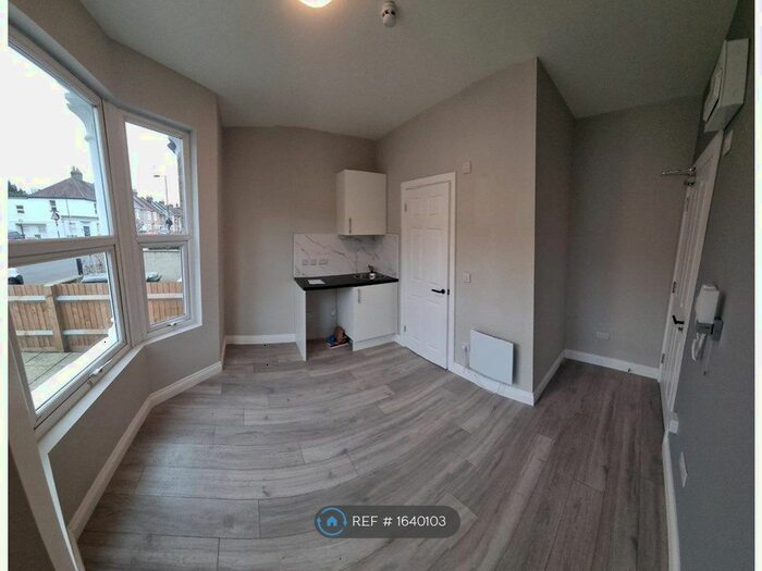 Studio To Rent In Engleheart Road, London, SE6