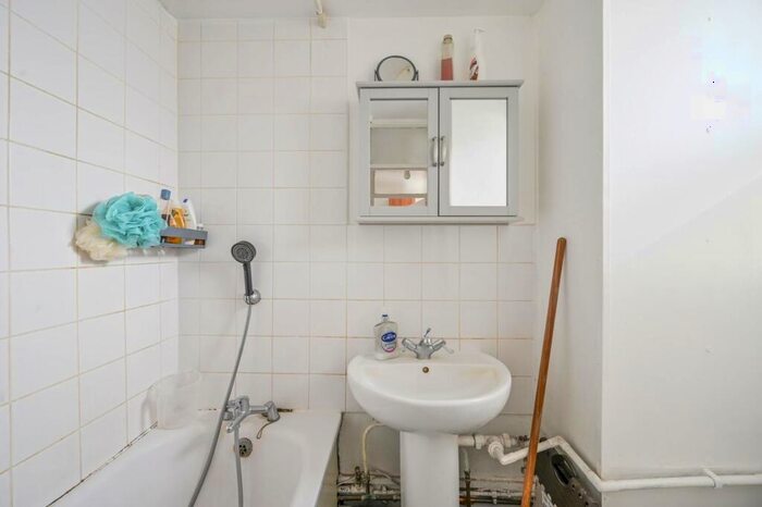 Studio For Sale In Solander Gardens, Shadwell, London, E1