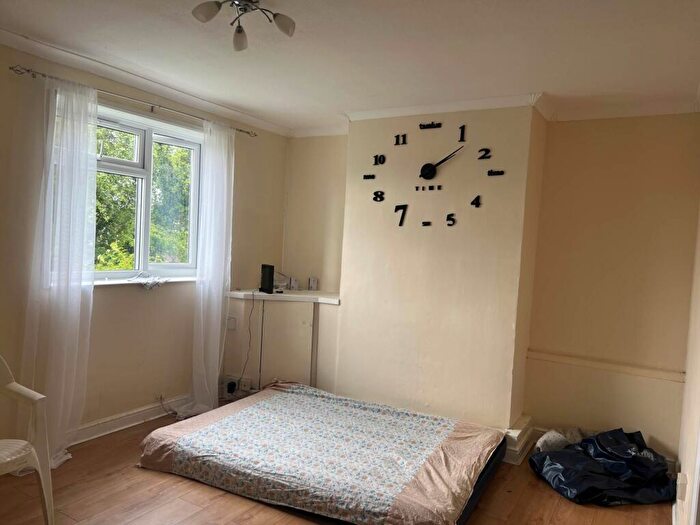 2 Bedroom Apartment For Sale In Sturgeons Way, Hitchin, SG4