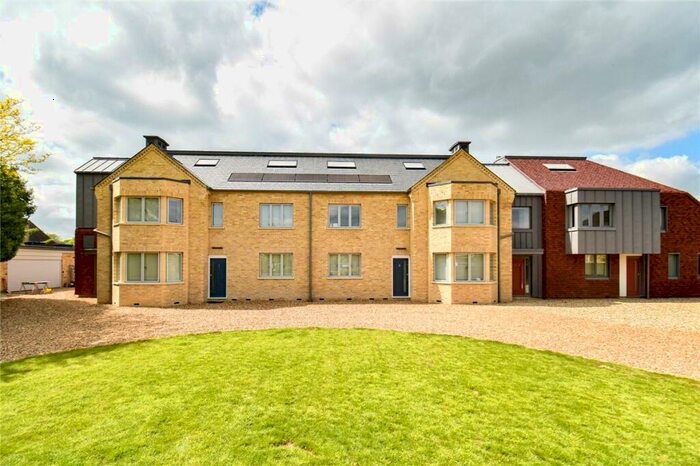 3 Bedroom Apartment To Rent In Grosvenor Court, Woodlark Road, Cambridge, CB3