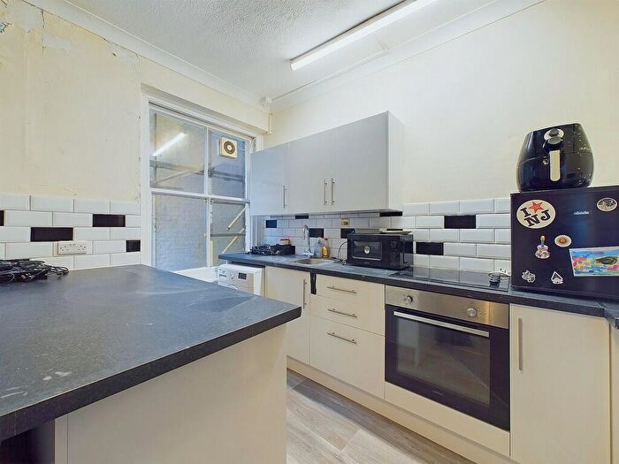 1 Bedroom Flat To Rent In Marine Parade, Worthing, BN11