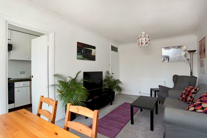 2 Bedroom Flat To Rent In Imperial Road Windsor, SL4