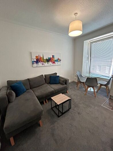 3 Bedroom Flat To Rent In Park Avenue, Stobswell, Dundee, DD4